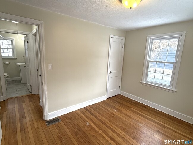 Building Photo - 172 Laurel St