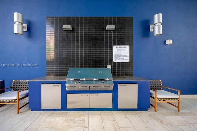 Building Photo - 1300 Brickell Bay Dr