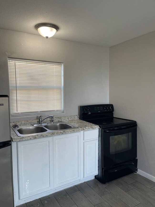 Building Photo - All bills included! Sec 8 Approved