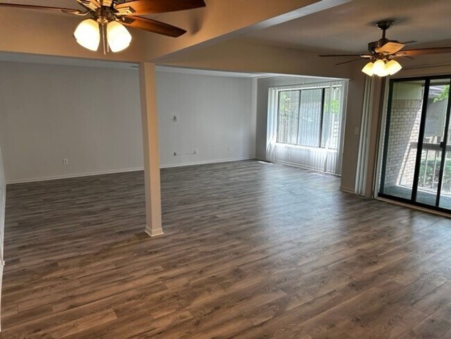Building Photo - 3 Bedroom Condo in Southfield