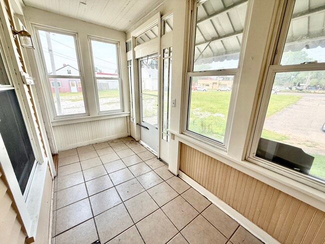 Building Photo - 921 17th St NW