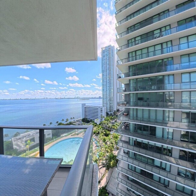 Building Photo - 650 NE 32nd St