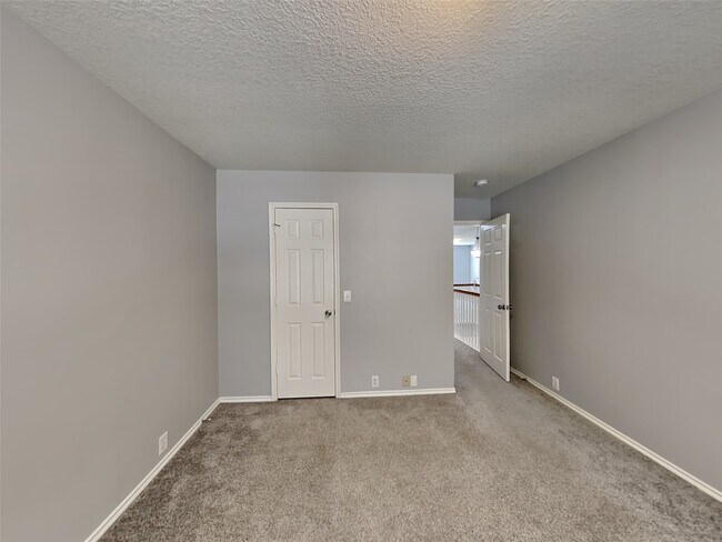 Building Photo - 5926 Baldwin Elm St