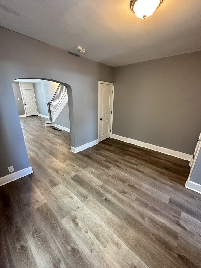 Building Photo - 218 W 5th St