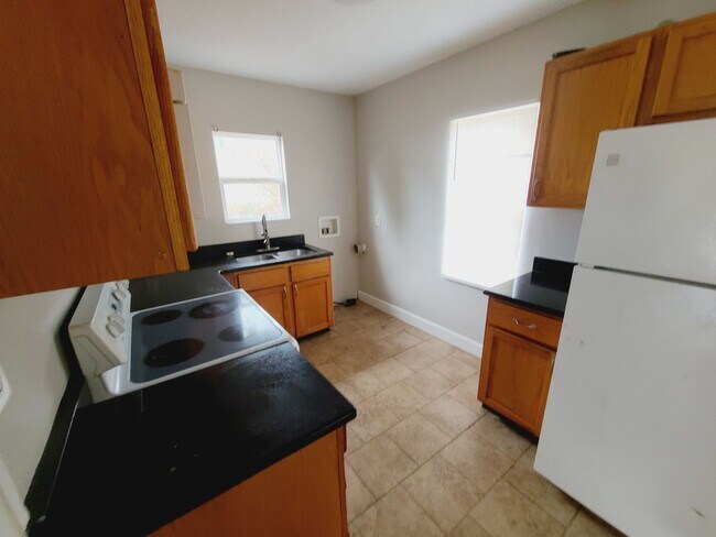 Building Photo - Three Bedrooms One Bathroom with Shaded Porch