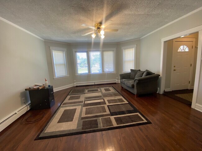 Building Photo - 7659 W Sunset Dr