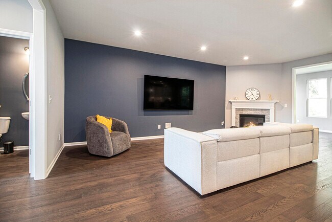 Building Photo - 2865 Dillon Dr