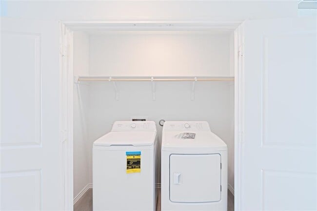 Building Photo - 241 Kings Row Ln