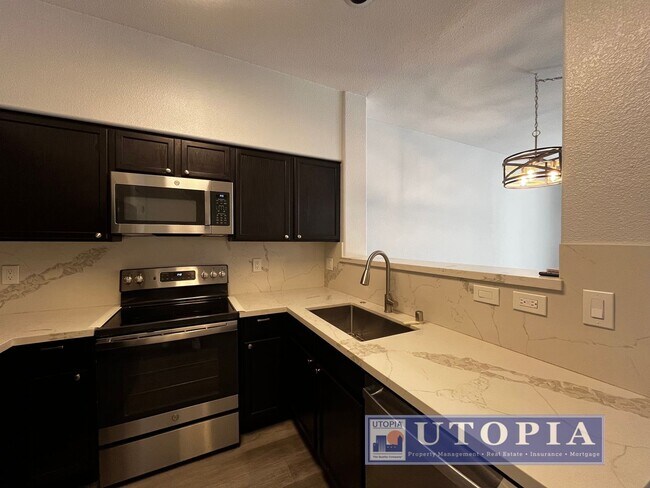 Building Photo - Recently Upgraded, Bi-Level Condo Downtown...