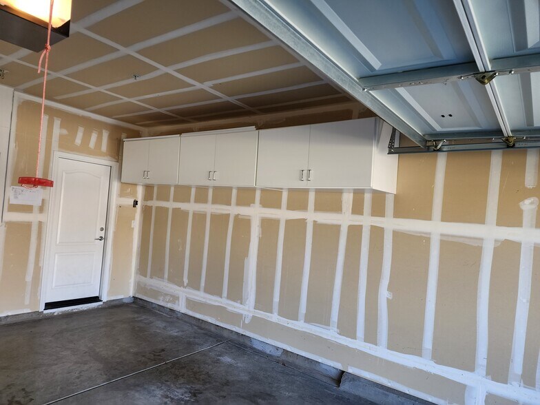 Garage Cabintes - 207 Hibiscus Way