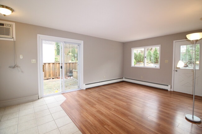 Building Photo - 16 Grendon Ln