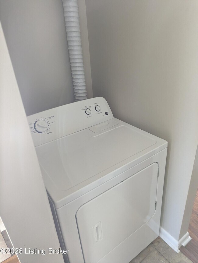 Building Photo - 1701 Brentmoor Ln