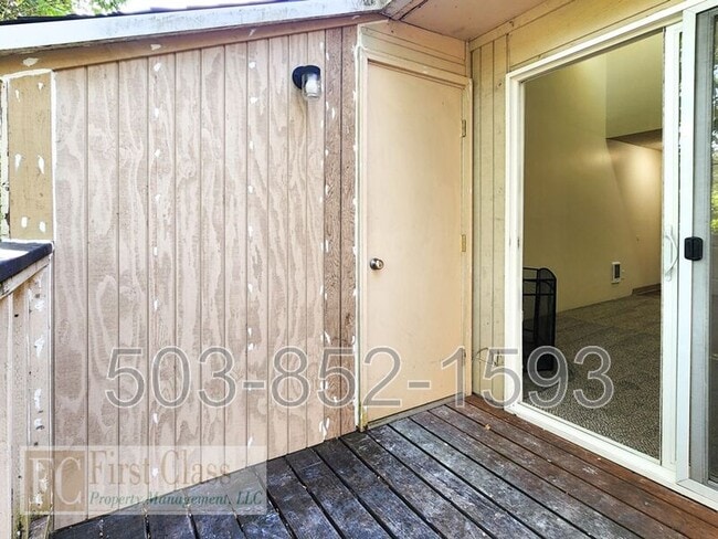 Building Photo - 3618 SW Beaverton Hillsdale Hwy