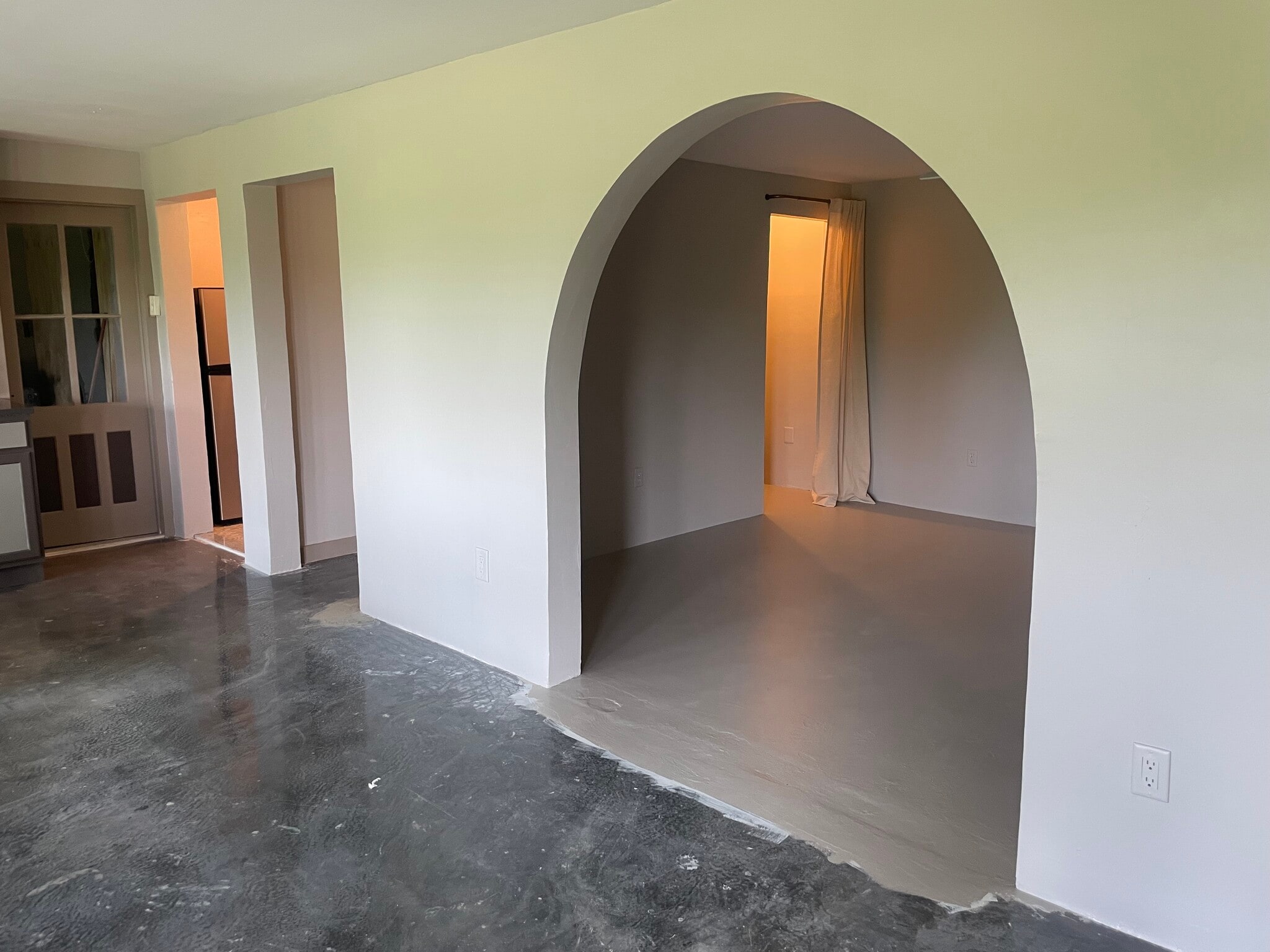 archen entrance to master bedroom - 387 Eichybush Rd