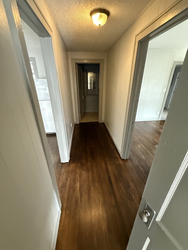 Building Photo - 109 N Draper Ave