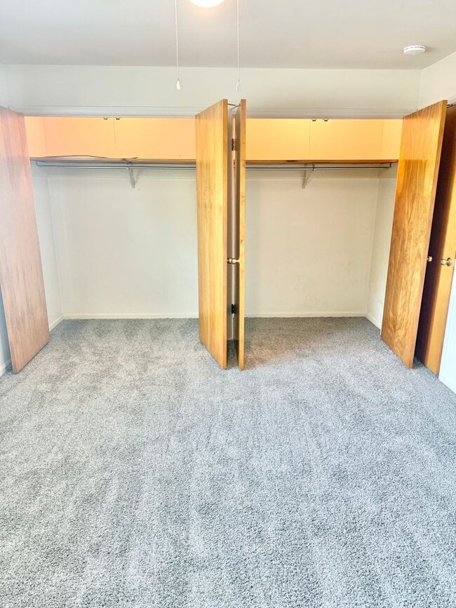 Building Photo - Adorable 2 Bedroom Convenient to I-29, Shopping & More!