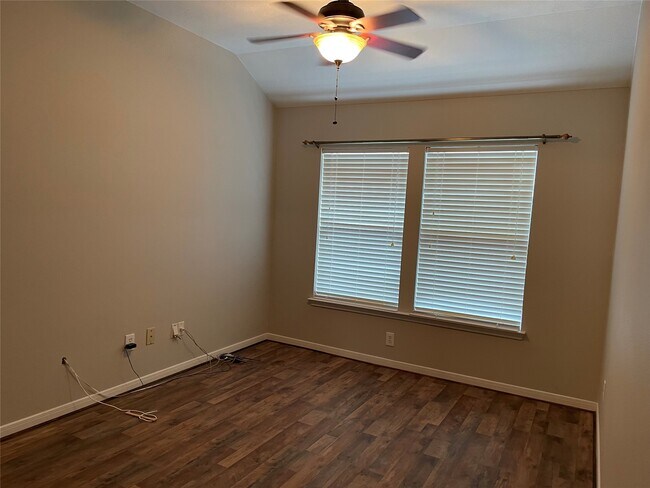 Building Photo - 25011 Emporia Point Ct
