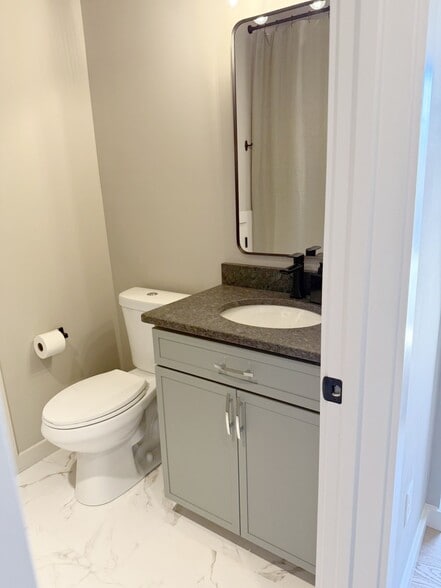 GUEST BATH - 108 Textile Ct