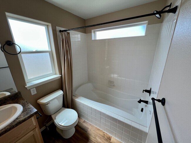 Building Photo - 1110 Tur St