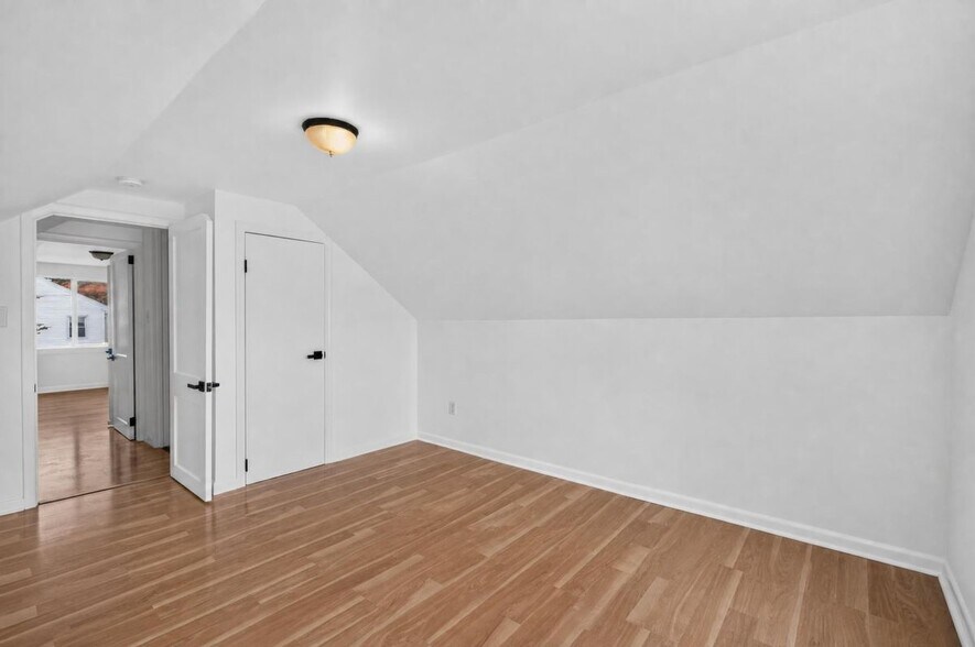 Building Photo - 11 Stratfield Pl