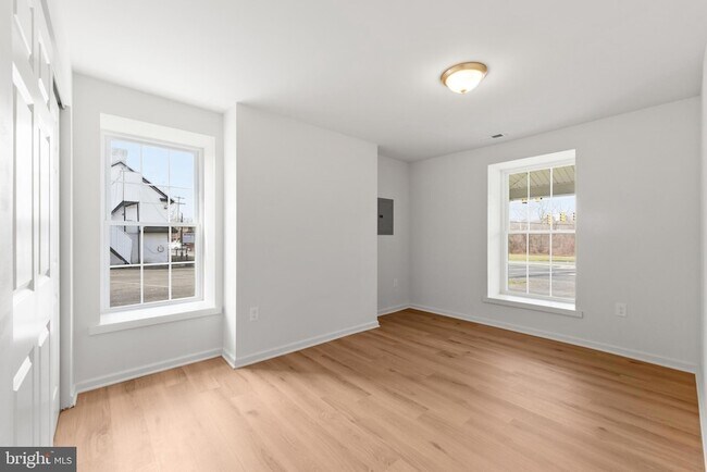 Building Photo - 2210 New Falls Rd