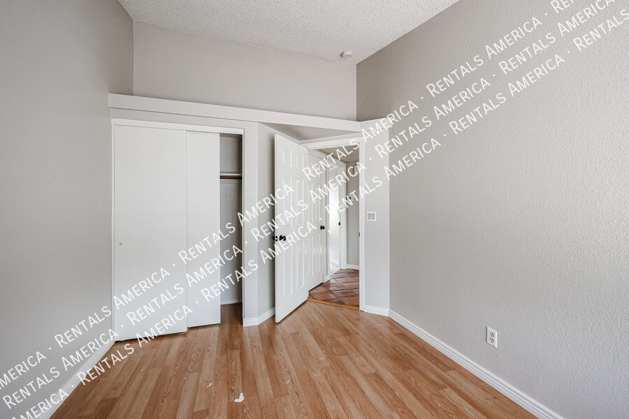 Building Photo - 18433 N 56th Dr