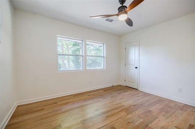 Building Photo - 3154 N Druid Hills Rd