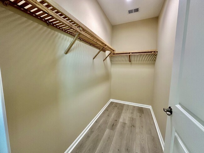 Building Photo - Gorgeous Home with a Private Pool Ready to...