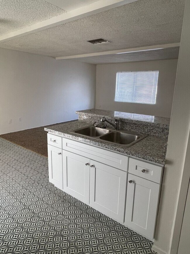 Building Photo - VALHALLA DRIVE 900 #B