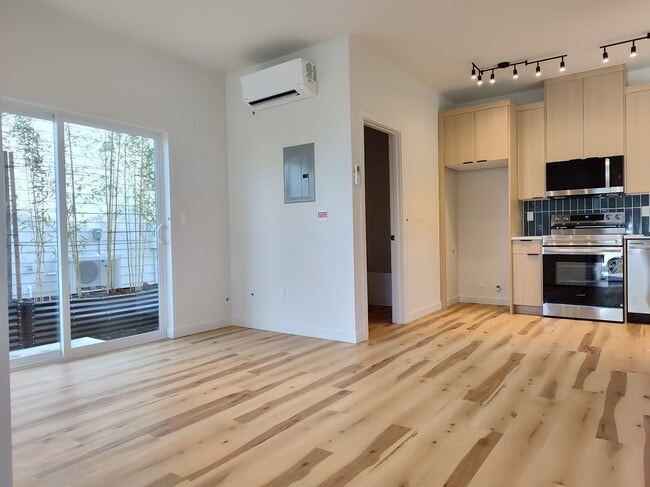 Building Photo - 4260 NE Going St