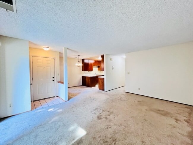 Building Photo - Move-In Ready, 2BD/2BA, Upper-Level, Singl...