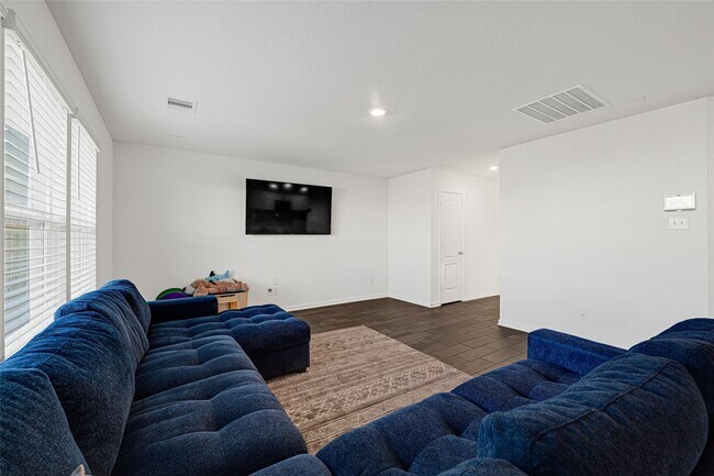 Building Photo - 5238 Tall Tower St