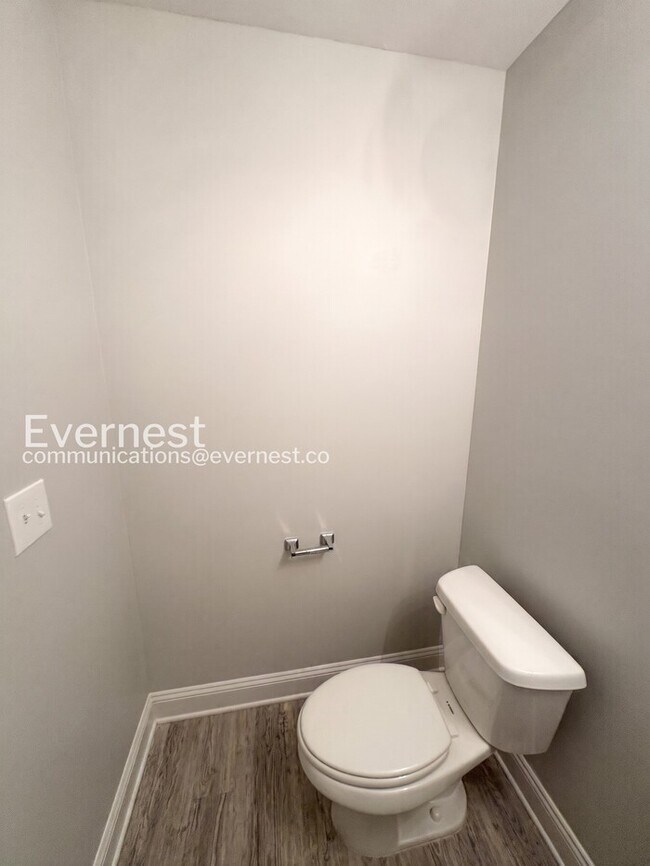 Building Photo - 3 Bed/2.5 Bath Home with Garage / Pet-Friendly / Coming Soon!