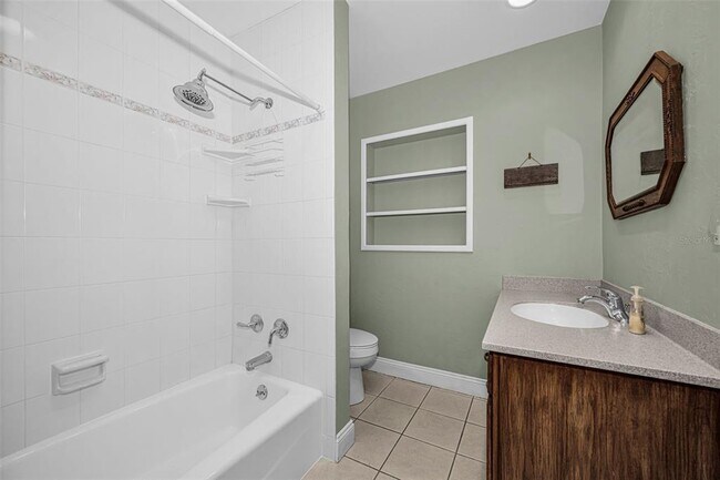 Building Photo - 253 Park Cir S