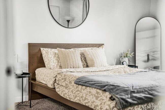 Building Photo - 2702 E 33rd St