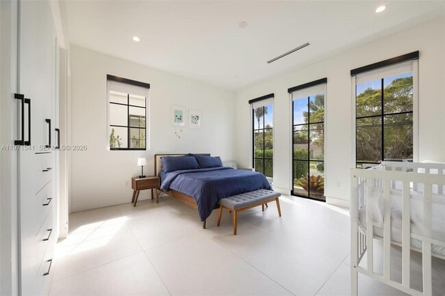 Building Photo - 885 NE 76th St