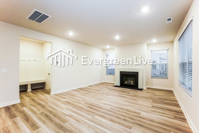 Building Photo - 868 Bur Oak Ct