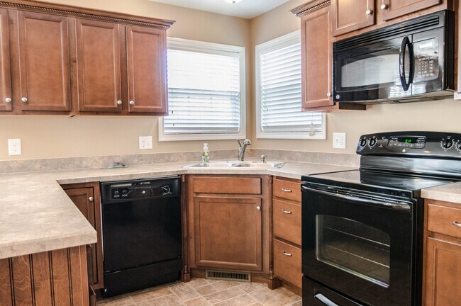 Building Photo - Pet Friendly Three Bedroom with Bonus!