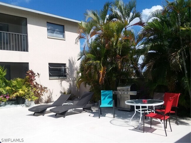 Building Photo - 4816-4818 Palm Tree Dr