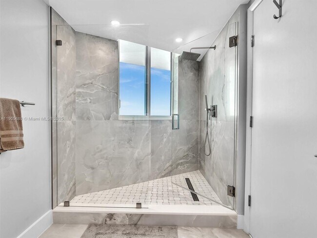 Building Photo - 665 NE 25th St