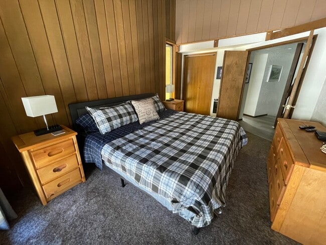 Building Photo - Seasonal Rental (May-July): Fully Furnished 2 Bedroom Condo with Loft and 2 Bathrooms