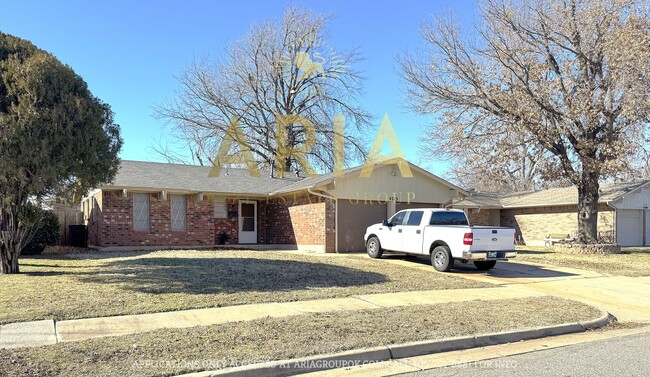 Primary Photo - Adorable 3 Bed/1.5 Bath Home in OKC - Comi...