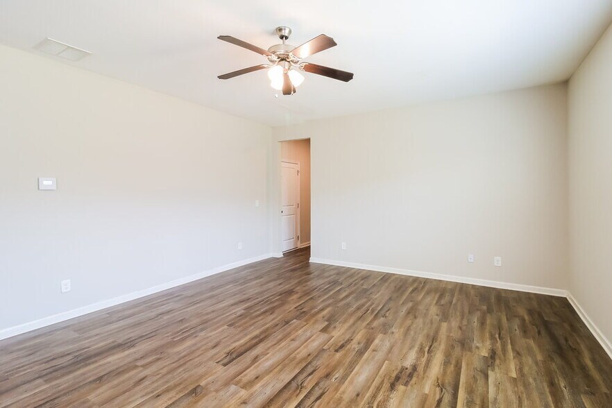 Building Photo - 3865 Place Dr