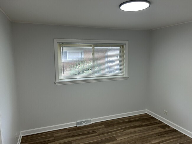 Building Photo - 105 N Phelps Ave