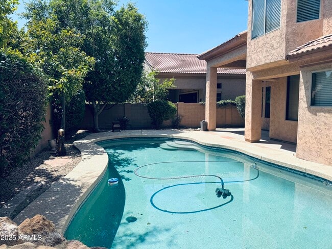 Building Photo - 7657 E San Fernando Dr
