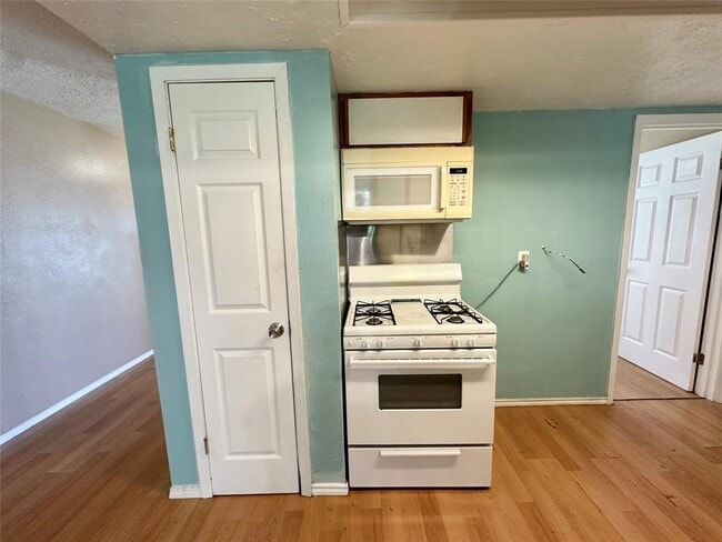 Building Photo - 1820 Aspen Ln
