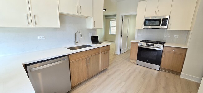 Primary Photo - 432 S Maple Ave
