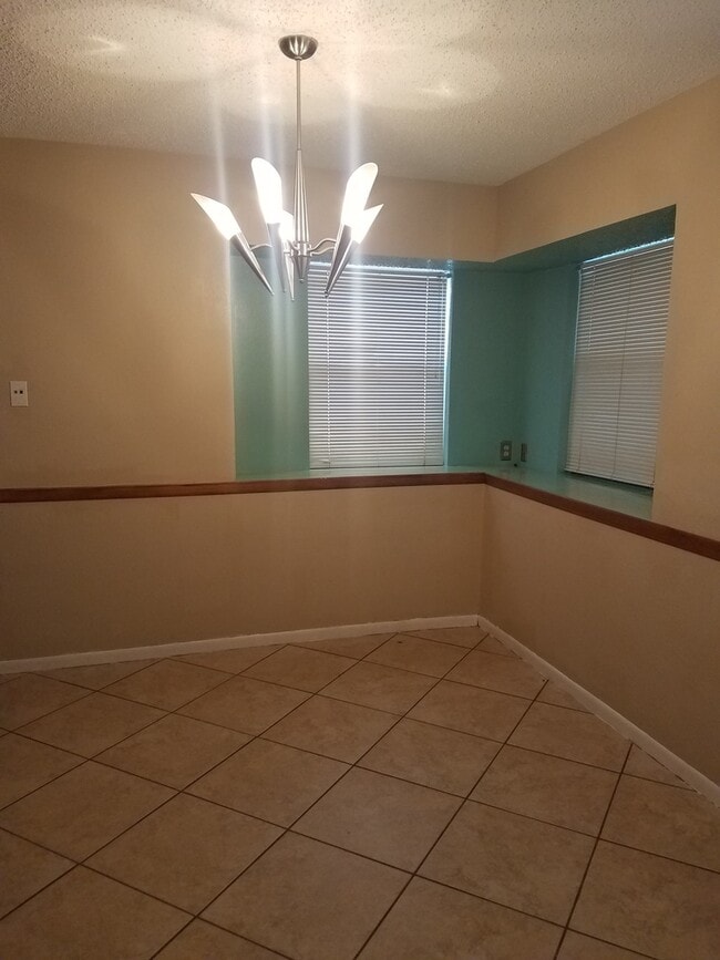 Building Photo - 3/2 Southside Home-Behind Athletic Club