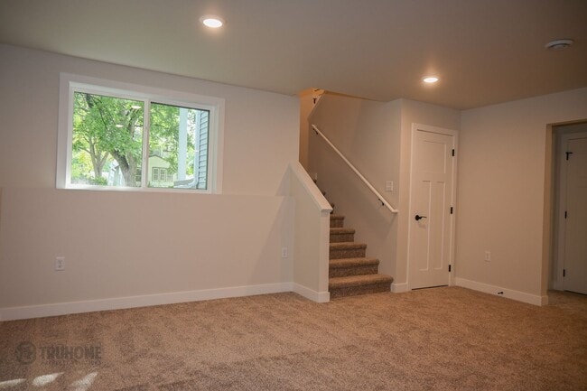 Building Photo - *RENT SPECIAL* Spacious 4 Bed, 2 Bath Sing...