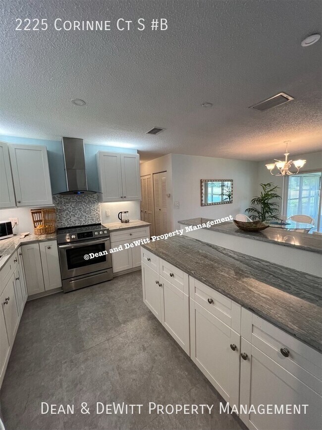 Building Photo - 2225 Corinne Ct S